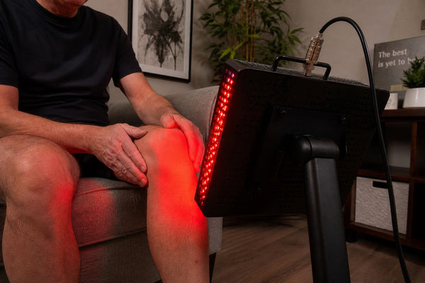 Red light therapy panel used for arthritis and joint pain relief in Drammen, Norway