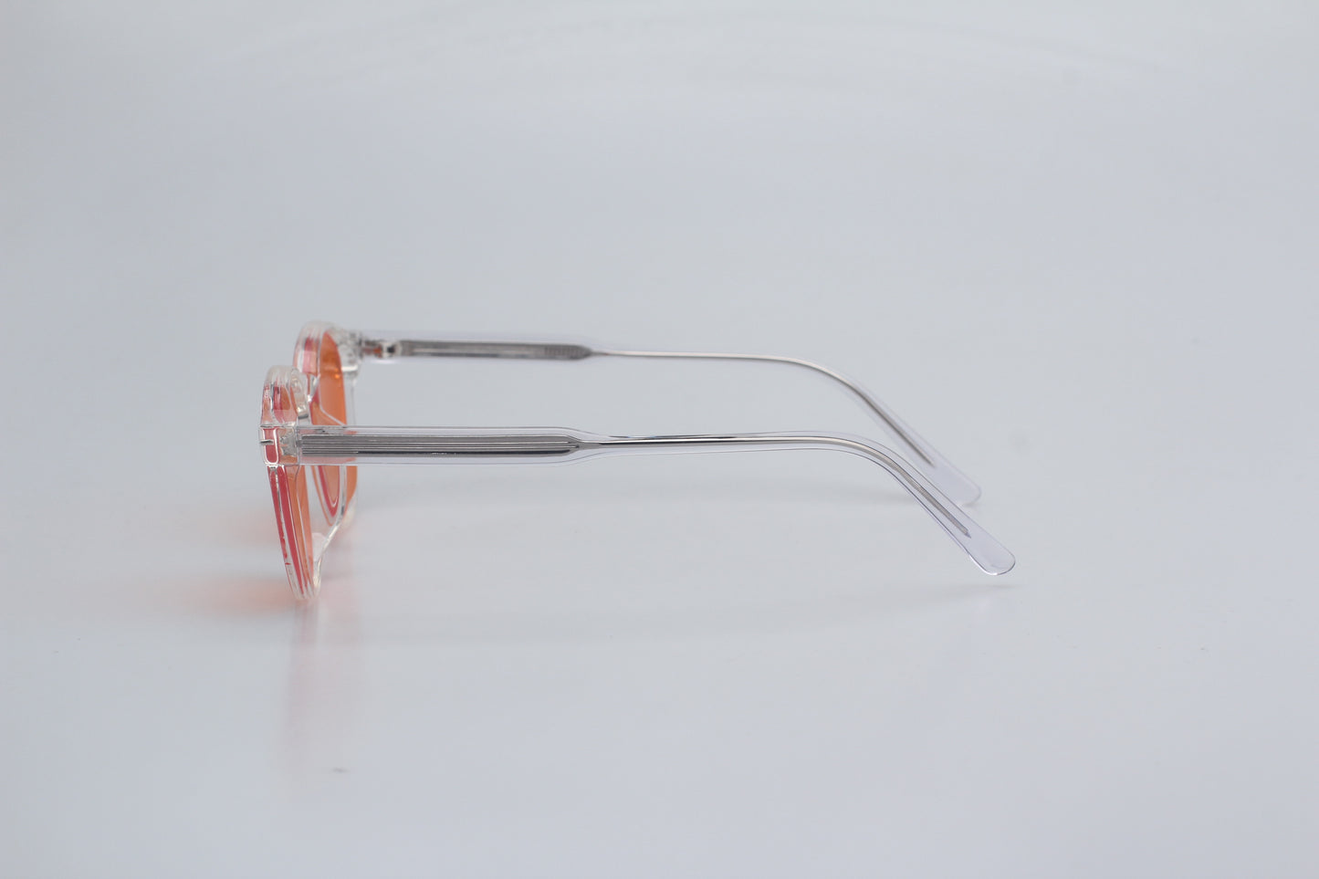 Blue Light blocking glasses (blålysbriller) with red case on a light gray background