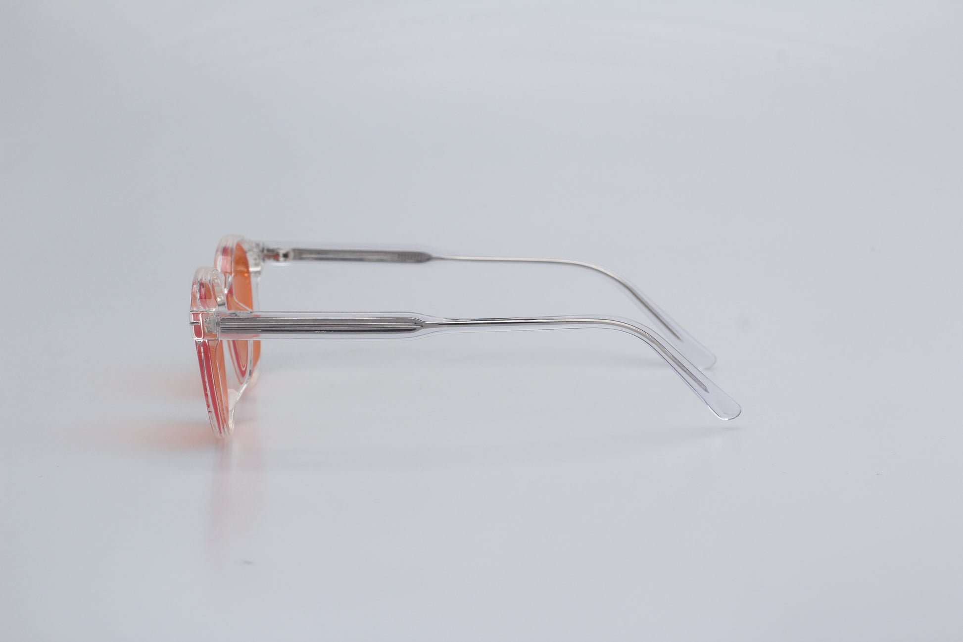 Blue Light blocking glasses (blålysbriller) with red case on a light gray background